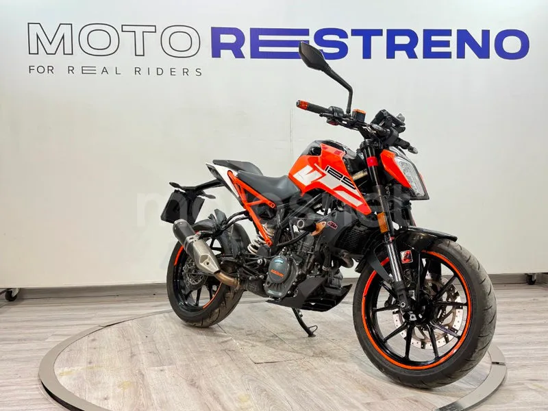 KTM 125 – Vista 6