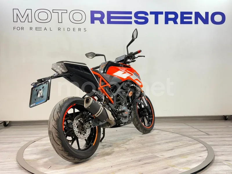 KTM 125 – Vista 8