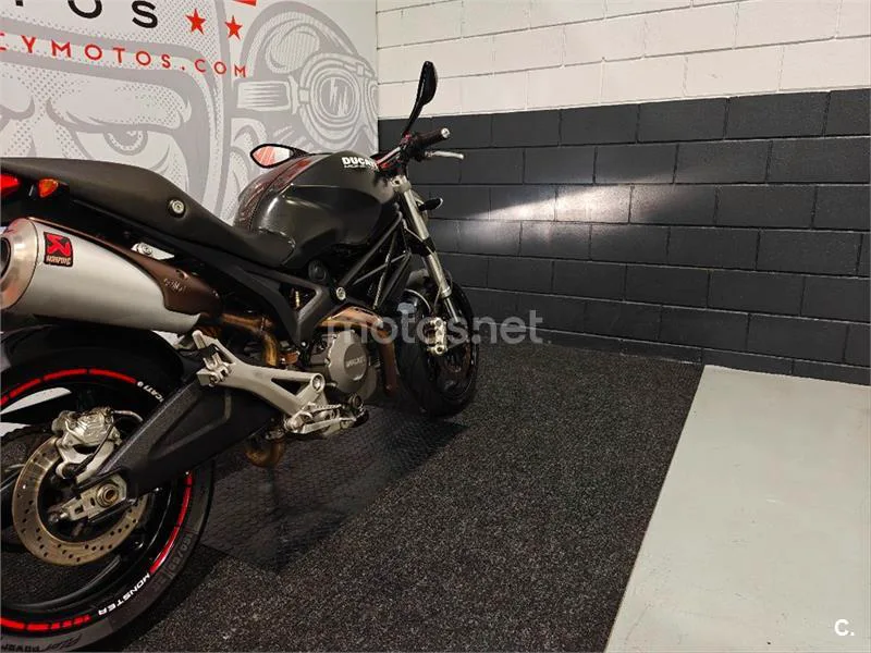 Ducati Monster 696 – Vista 3