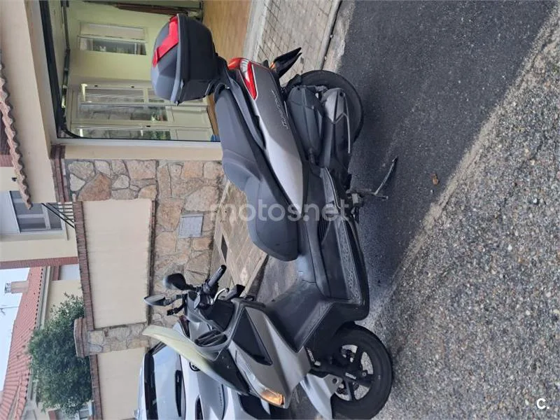 Kymco Super Dink 300i – Vista 2
