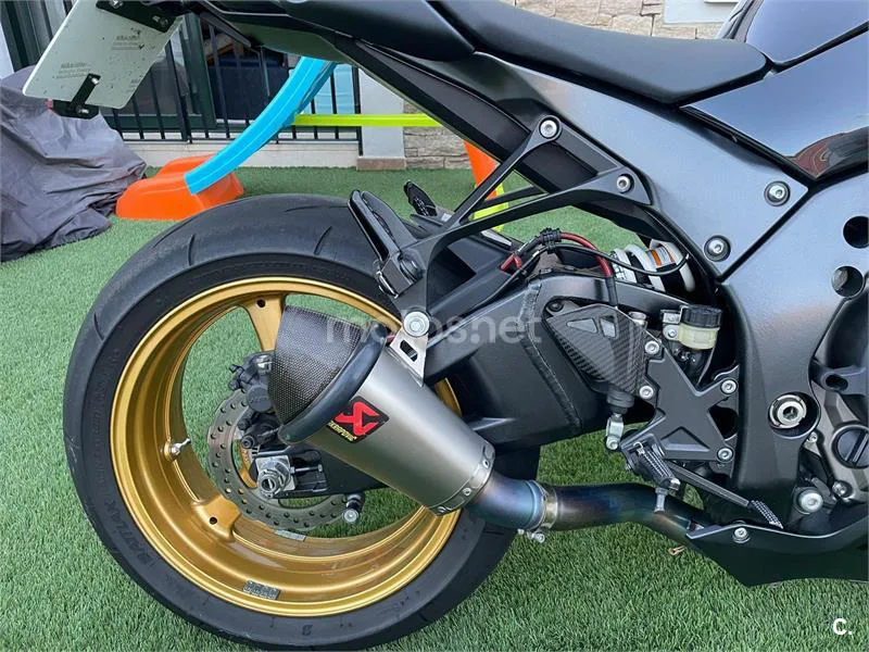 Kawasaki ZX 10R – Vista 3