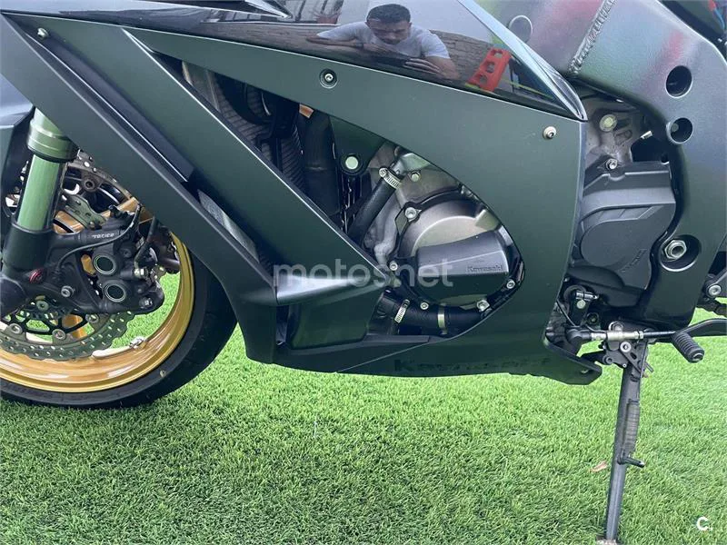 Kawasaki ZX 10R – Vista 4