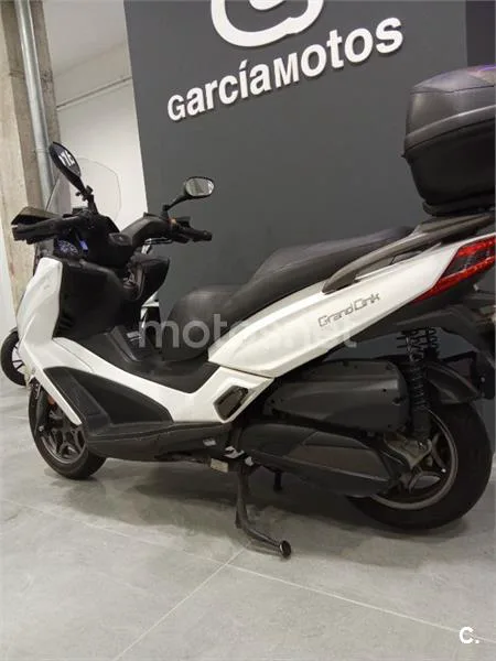 Kymco Grand Dink 300 – Vista 3