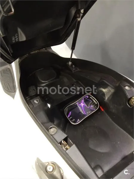 Kymco Grand Dink 300 – Vista 5