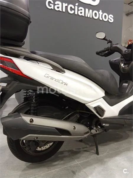Kymco Grand Dink 300 – Vista 8