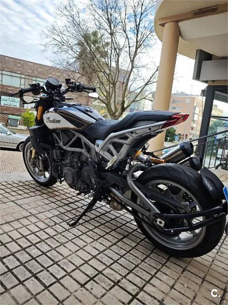 Indian FTR 1200 – Vista 3