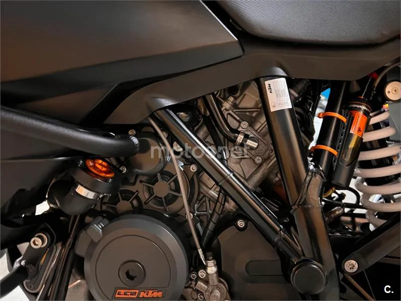 KTM 1090 Adventure – Vista 83
