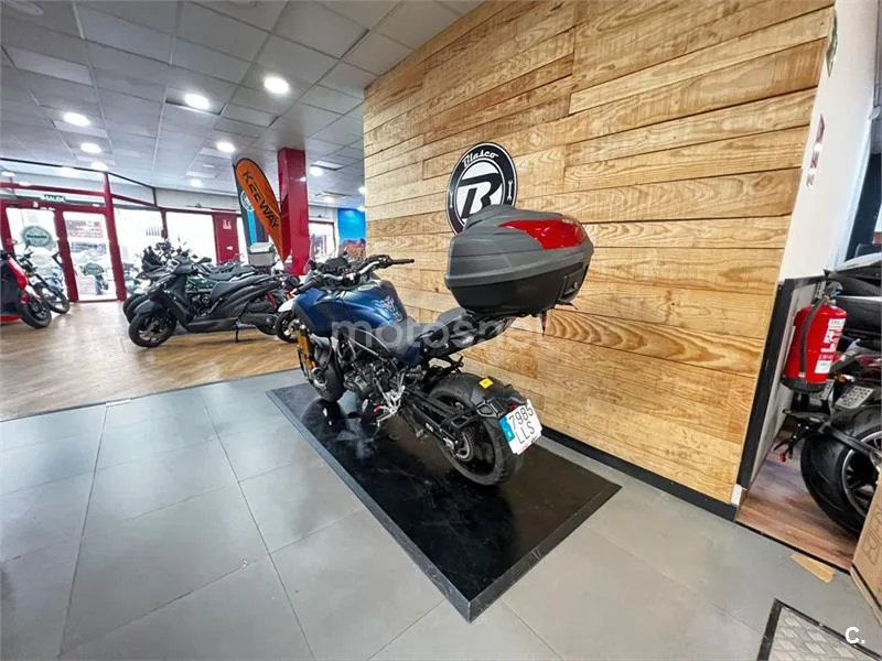 Yamaha Niken – Vista 11