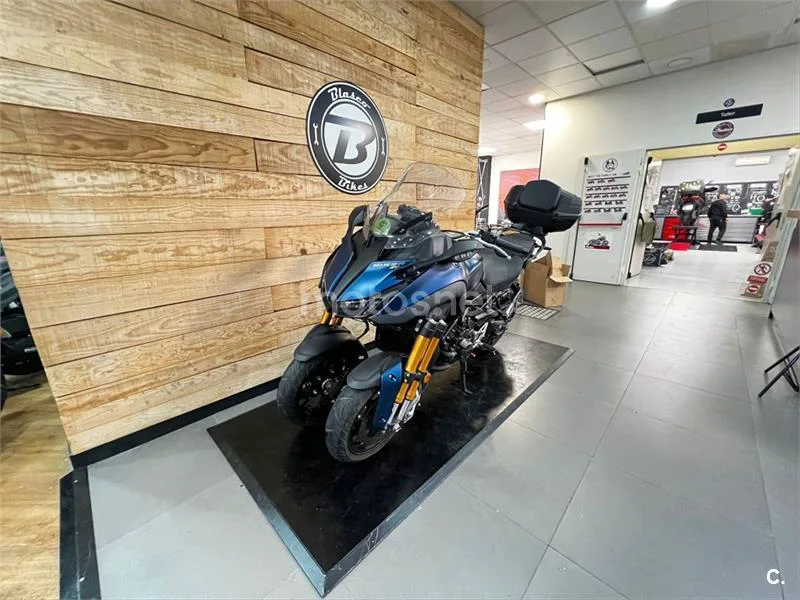 Yamaha Niken – Vista 14