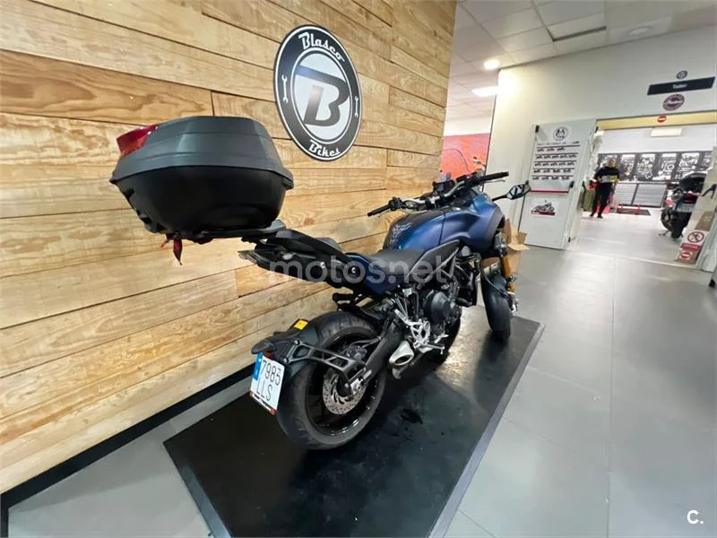 Yamaha Niken – Vista 15