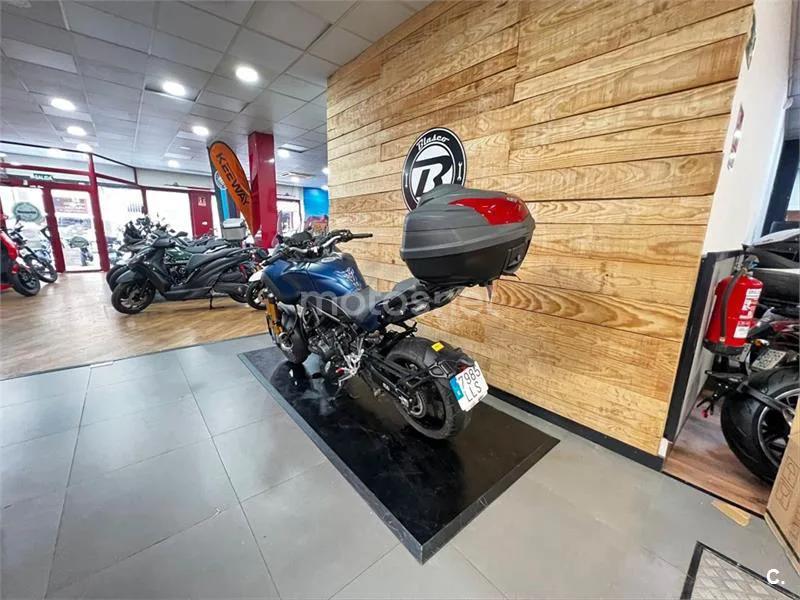 Yamaha Niken – Vista 7