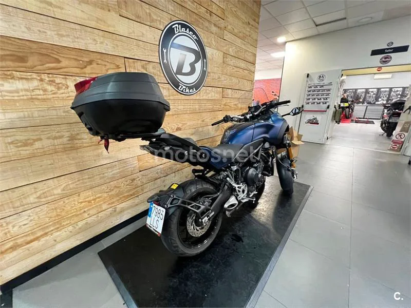 Yamaha Niken – Vista 10