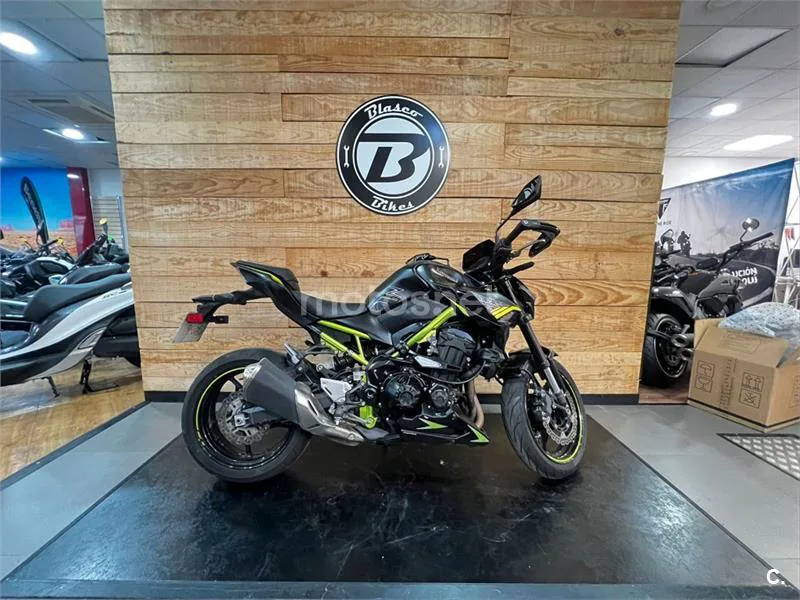 Kawasaki Z900 – Vista 11