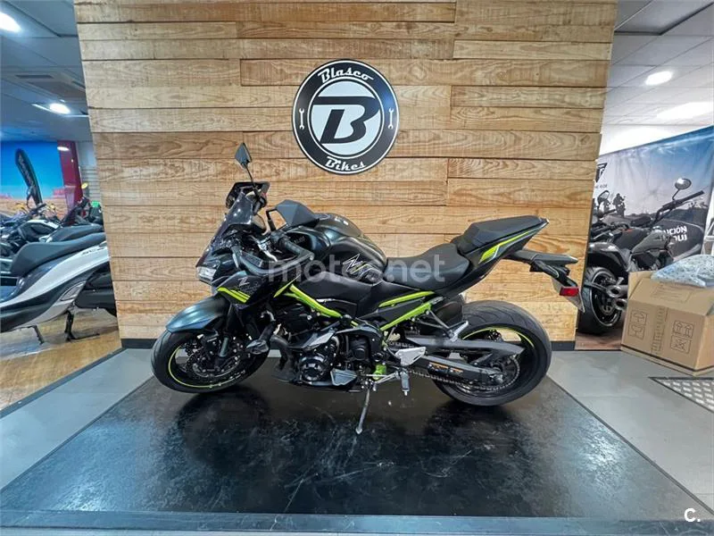 Kawasaki Z900 – Vista 12