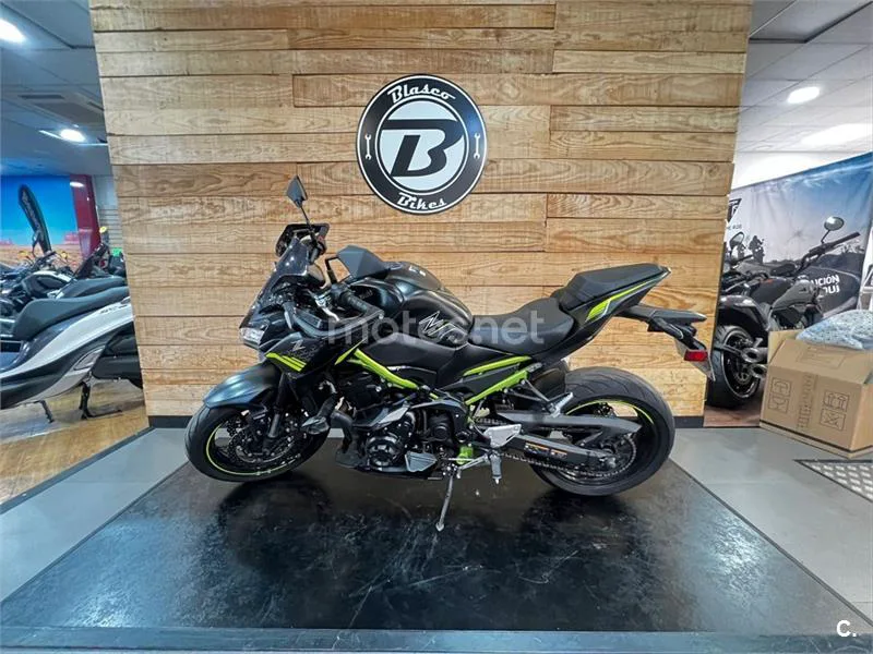 Kawasaki Z900 – Vista 13