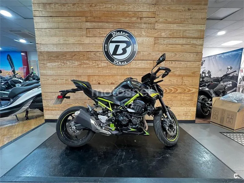Kawasaki Z900 – Vista 15