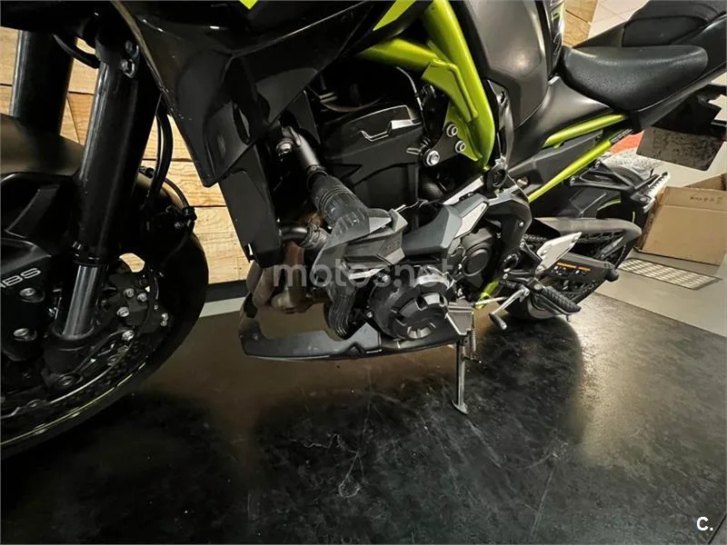 Kawasaki Z900 – Vista 16