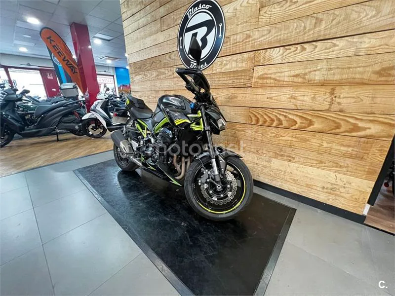 Kawasaki Z900 – Vista 19