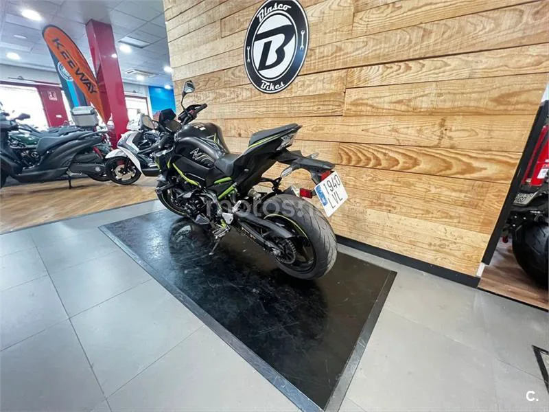 Kawasaki Z900 – Vista 20