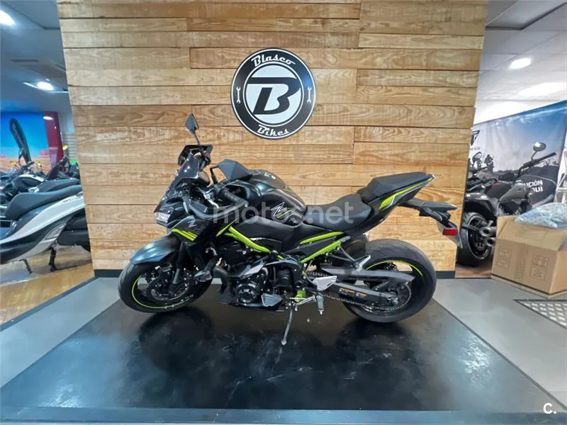Kawasaki Z900 – Vista 6