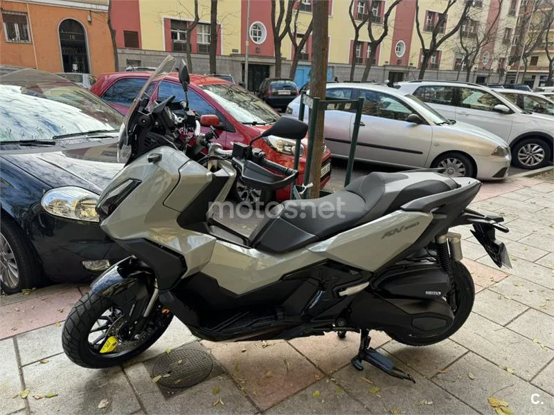 Honda ADV 350 – Vista 4