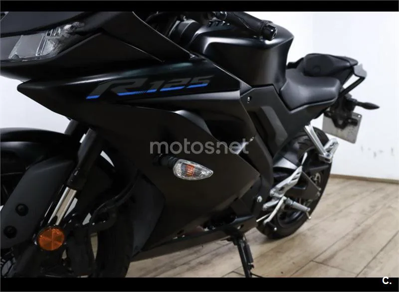 Yamaha R 125 – Vista 8