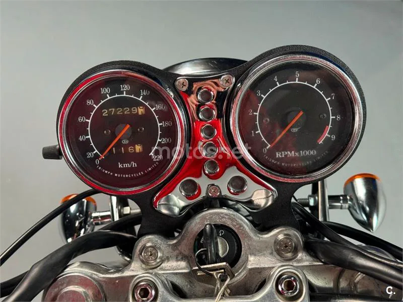 Triumph Thunderbird 900 – Vista 15