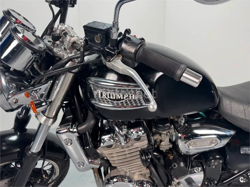 Triumph Thunderbird 900 – Vista 5
