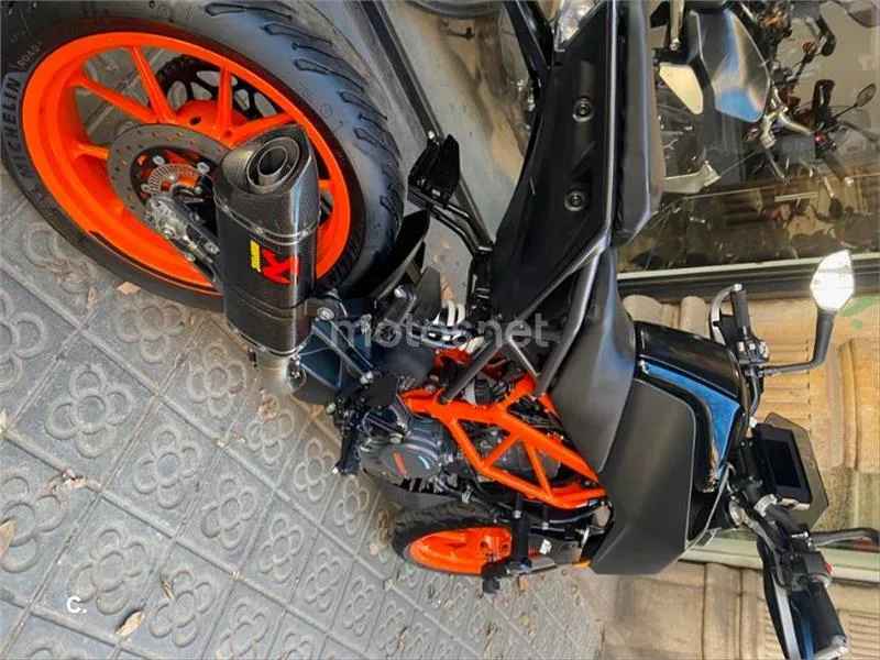 KTM 125 – Vista 13