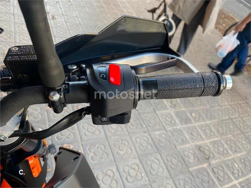 KTM 125 – Vista 17