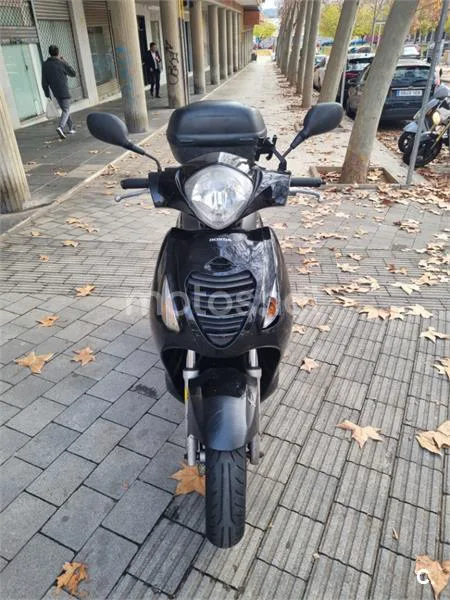 Honda NES 125 – Vista 4
