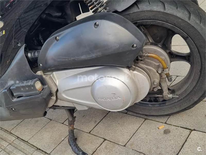 Honda NES 125 – Vista 6