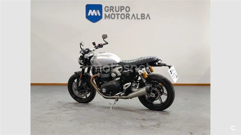 Triumph Speed Twin 1200 – Vista 9