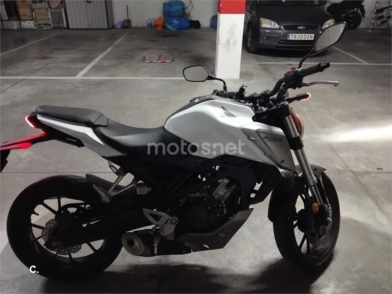 Honda CB125R - Vista 3