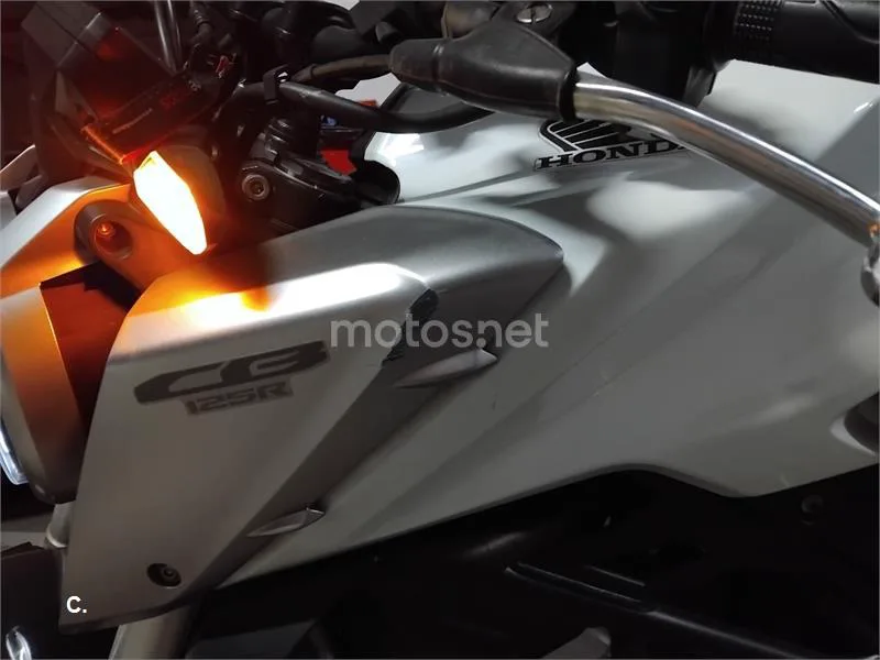 Honda CB125R - Vista 6