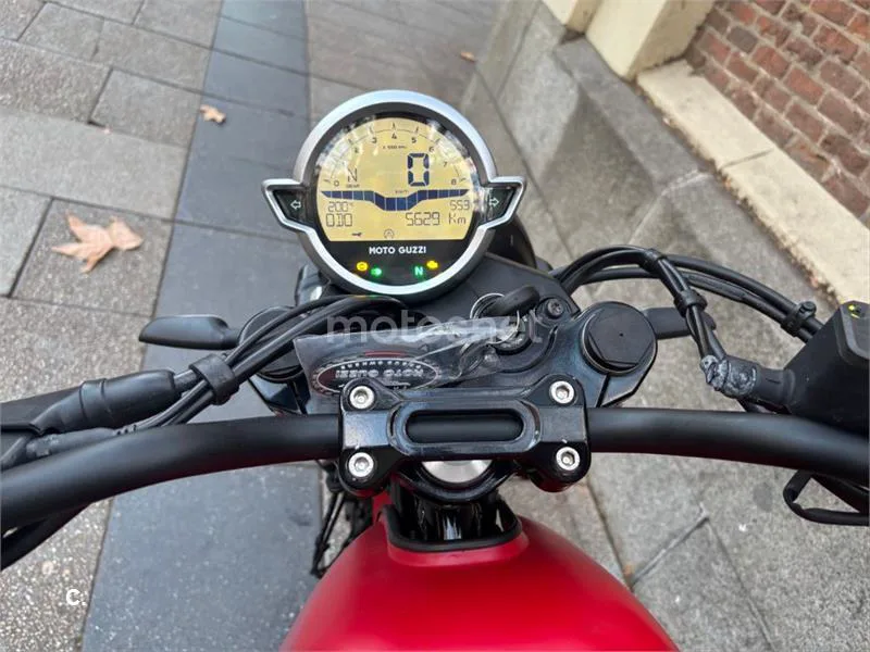 Moto Guzzi V7 – Vista 3