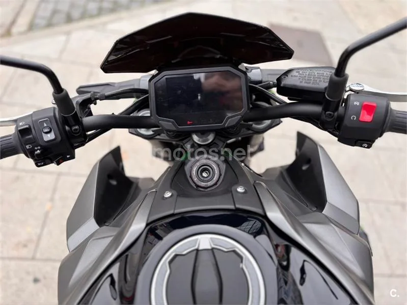 Kawasaki Z900 – Vista 14