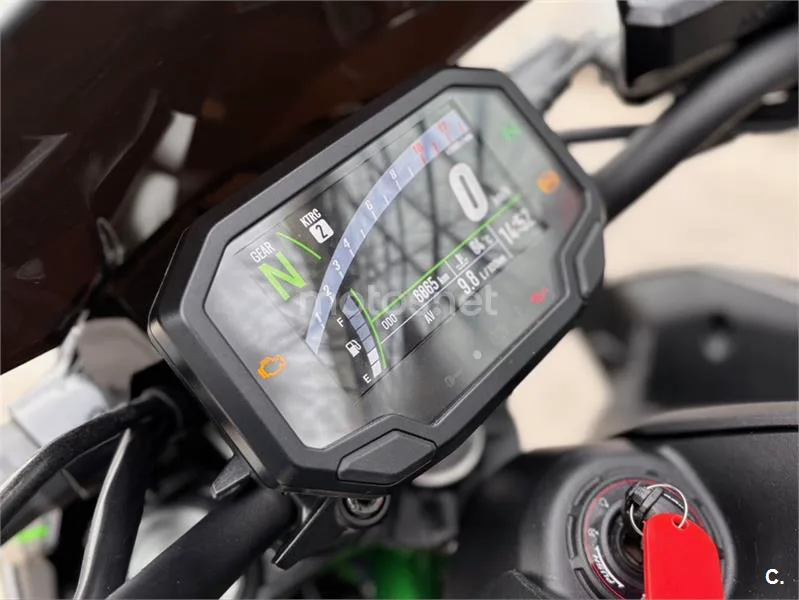 Kawasaki Z900 – Vista 15