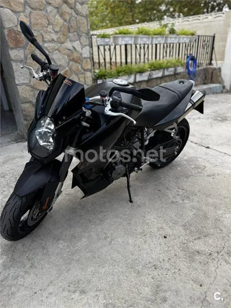 KTM 990 SUPER DUKE – Vista 3