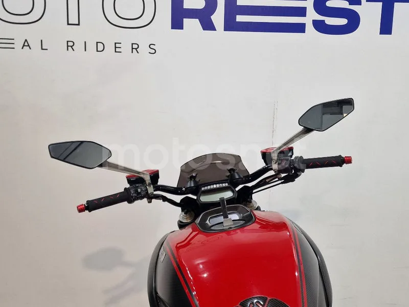 Ducati Diavel – Vista 11