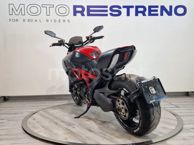 Ducati Diavel – Vista 3