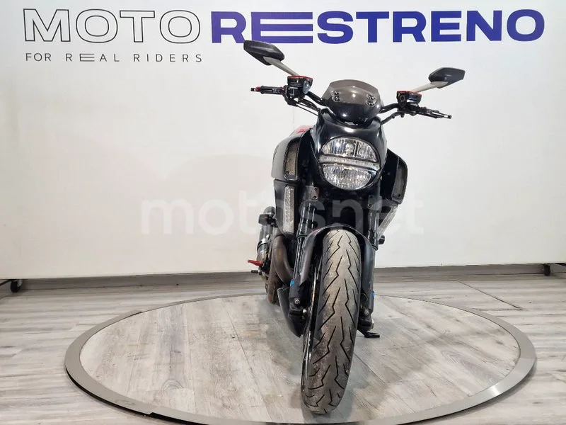 Ducati Diavel – Vista 4