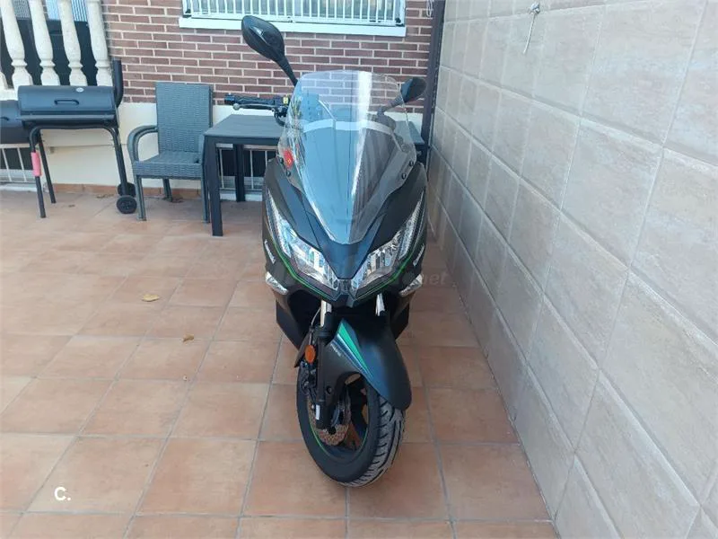 Kawasaki J 125 – Vista 3