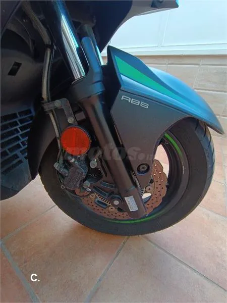 Kawasaki J 125 – Vista 6