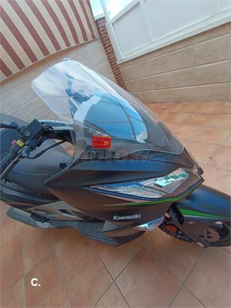 Kawasaki J 125 – Vista 8