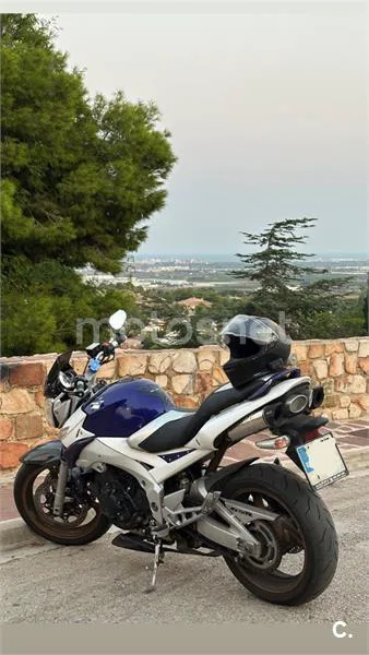 Suzuki GSR 600 – Vista 3