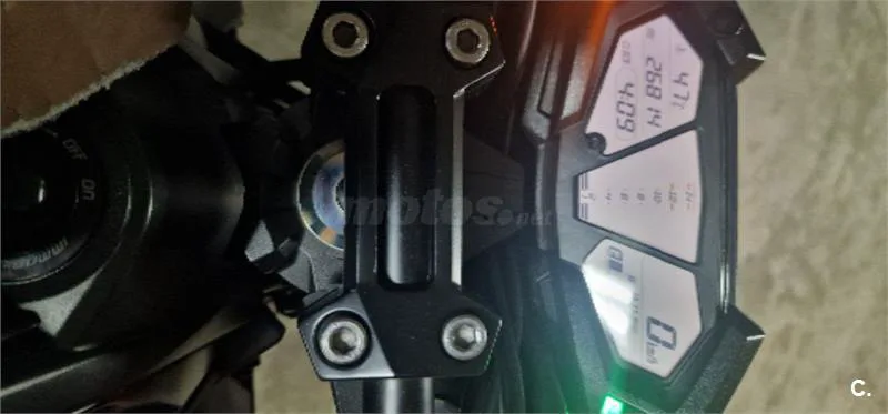 Kawasaki Z 800e – Vista 7