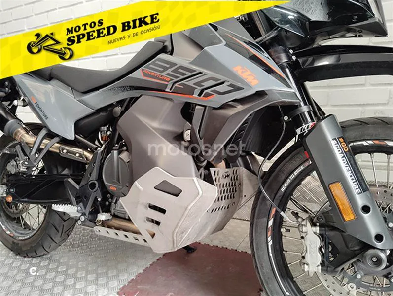 KTM 890 – Vista 4