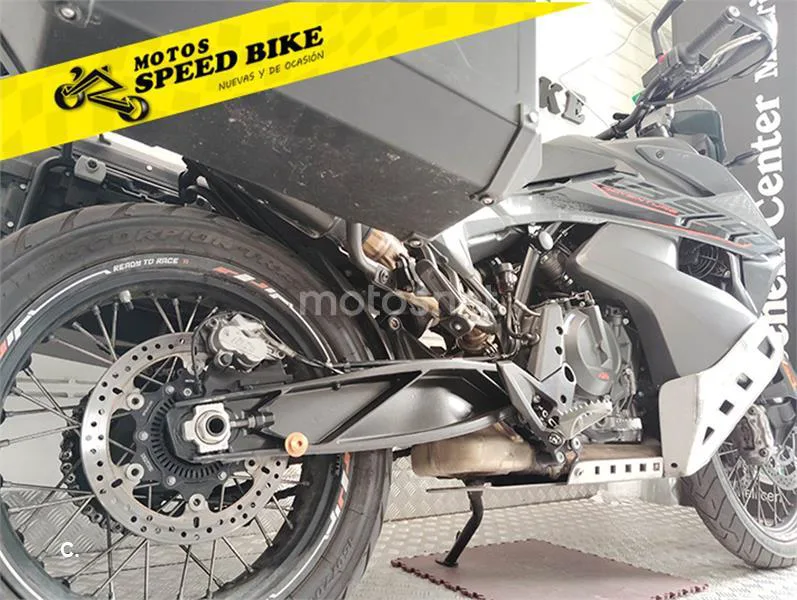 KTM 890 – Vista 6