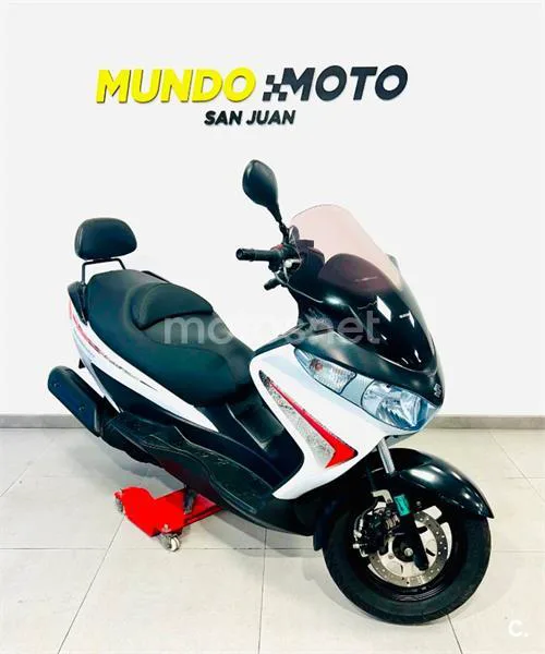 Suzuki Burgman 125 – Vista 4